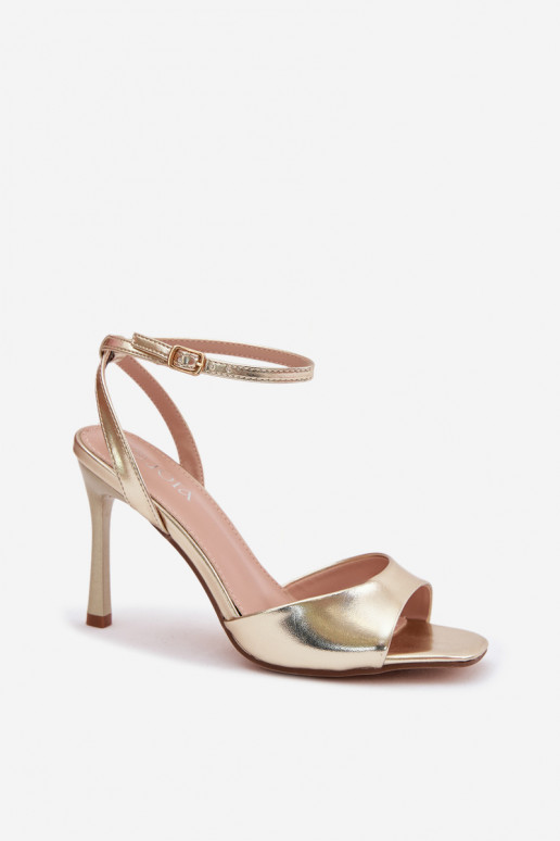 Damensandalen mit dünnen AbsätzenImitacji Skóry goldene Farbe Olissey