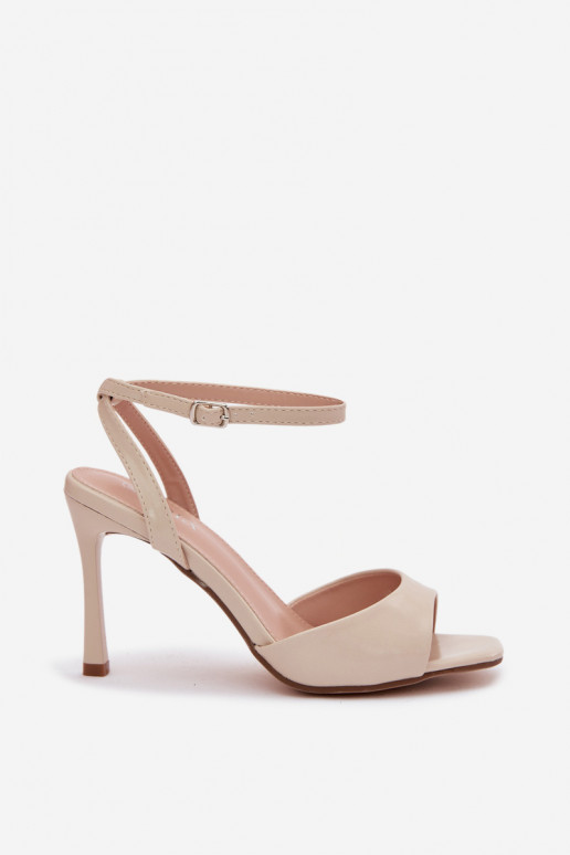Sandfarbene Damen-Sandalen mit dünnen Absätzen aus Kunstleder Olissey