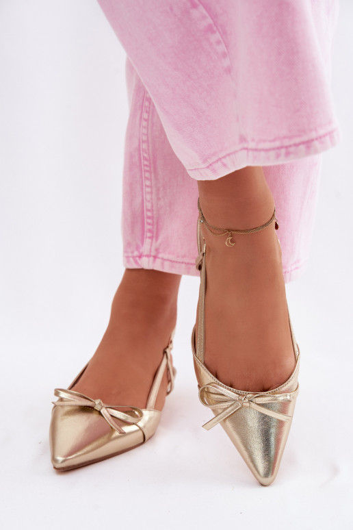Sandales dorées pour femmes en simili cuir sur un petit talon Jelmera