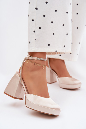 Sandales pour femmes Sur des talons massifs Typu Słupek Pasek avec des yeux qui clignotent couleur dorée Seraphina 2