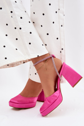 Roze sandalen op chunky hakken met glinsterende studs Seraphina