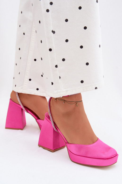 Roze sandalen op chunky hakken met glinsterende studs Seraphina