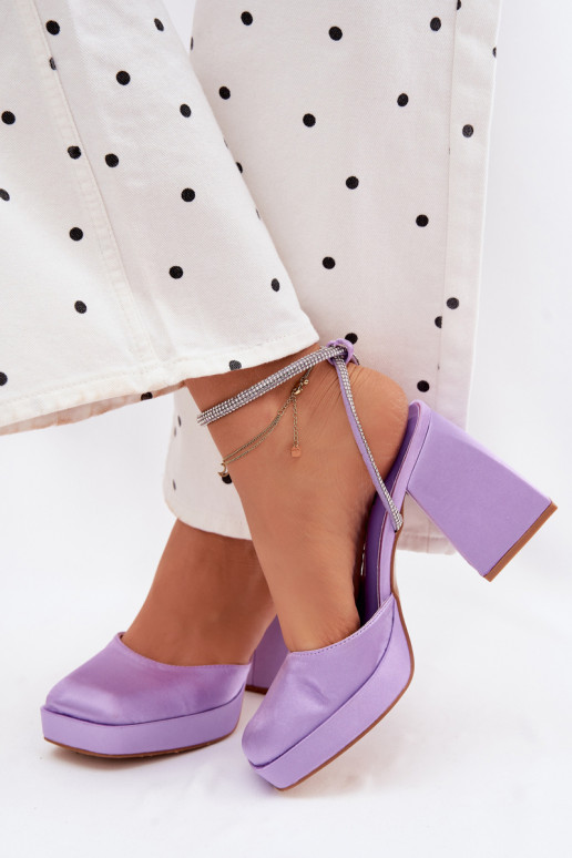 Sandales pour femmes Sur des talons massifs Typu Słupek Pasek avec des yeux qui clignotent Couleur violette Seraphina