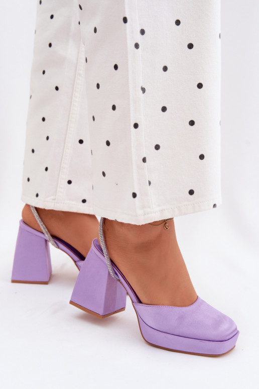 Sandales pour femmes Sur des talons massifs Typu Słupek Pasek avec des yeux qui clignotent Couleur violette Seraphina