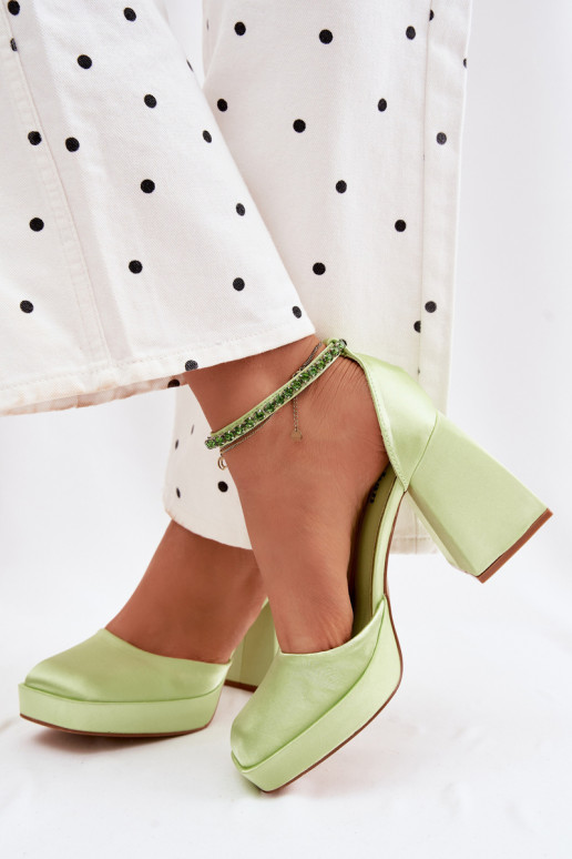 Grüne Sandalen mit Absatz und Satin-Finish Calistae