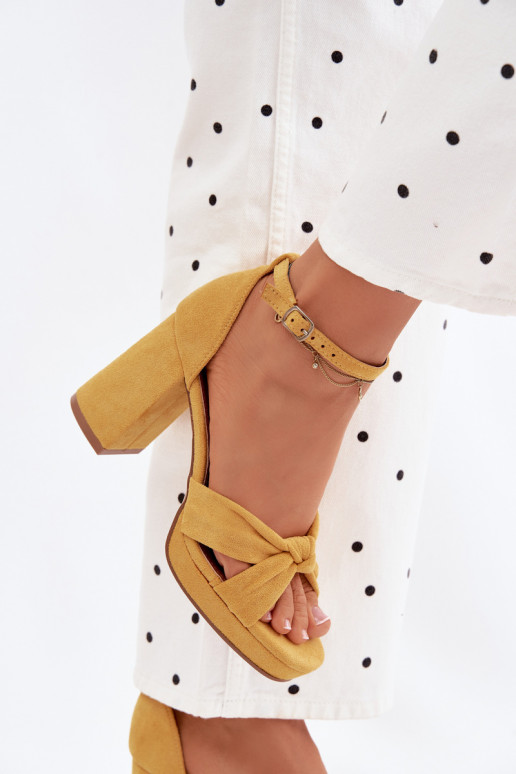 Gelbe High-Heels Sandalen aus Kunstveloursleder Rosetta
