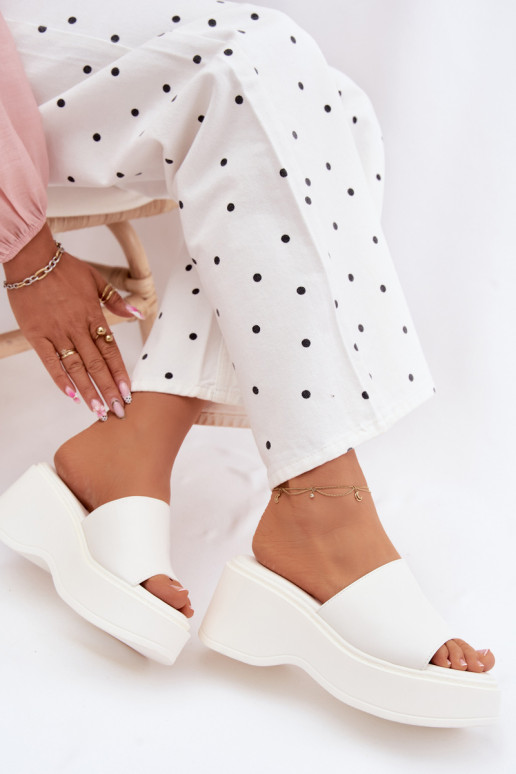 Pantoufles pour femmes avec une plateforme couleur blanche Virelia