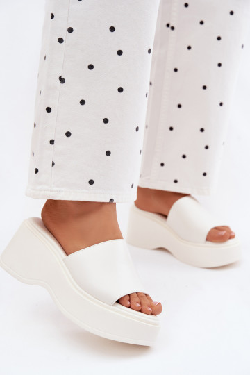 Pantoufles pour femmes avec une plateforme couleur blanche Virelia 2