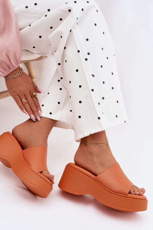 Pantoufles pour femmes avec une plateforme couleur orange Virelia