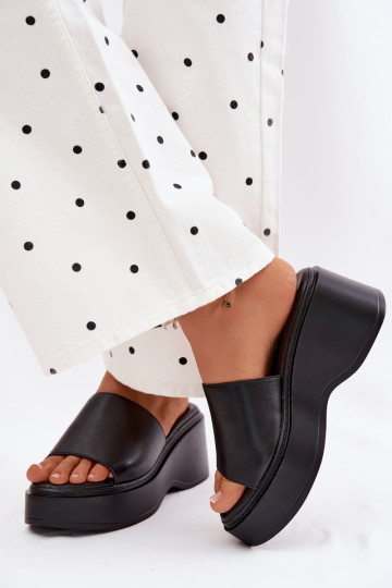 Pantoufles pour femmes avec une plateforme couleur noire Virelia 2