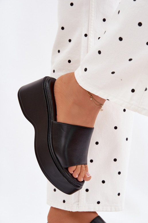 Pantoufles pour femmes avec une plateforme couleur noire Virelia