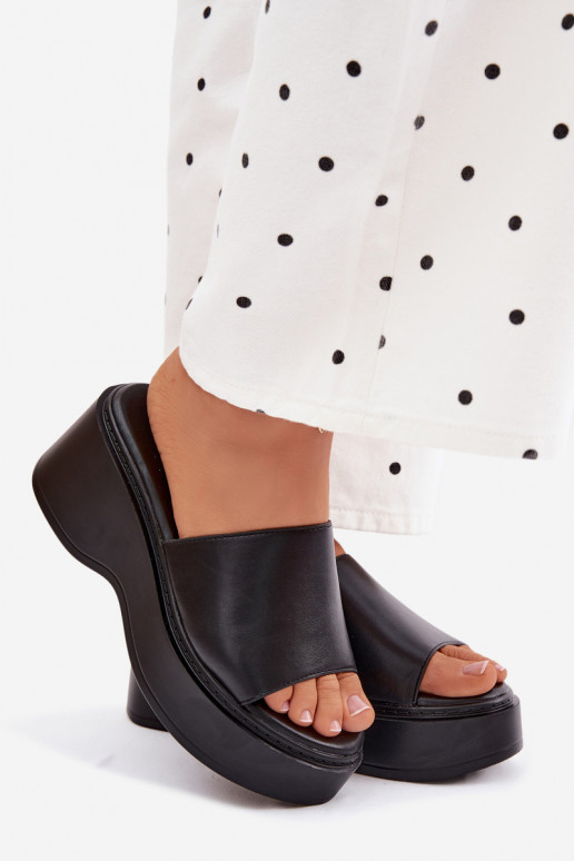 Pantoufles pour femmes avec une plateforme couleur noire Virelia