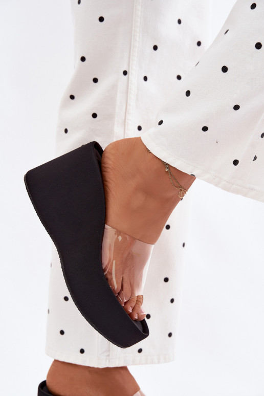 Damenhausschuhe mit einer PlattformTransparentnym Streifenem schZuarze Farbe Zolretia