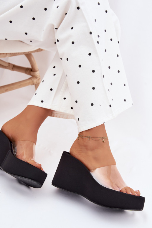 Pantoufles pour femmes avec une plateformeTransparentnym Bandesem couleur noire Zolretia