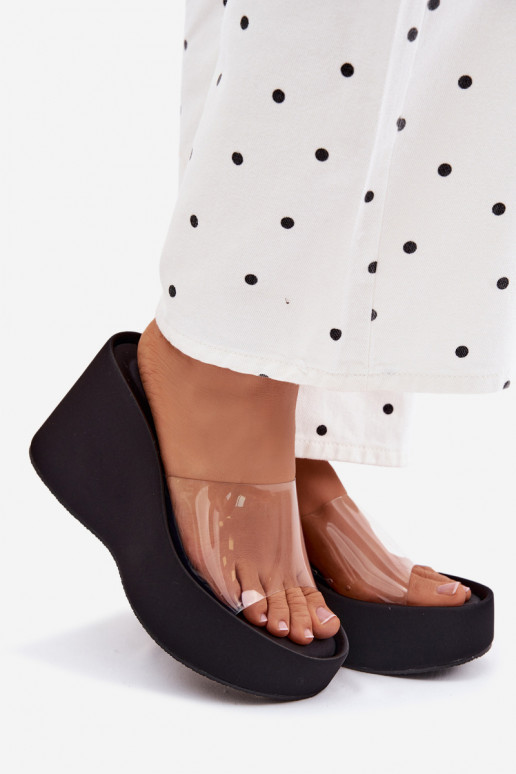 Pantoufles pour femmes avec une plateformeTransparentnym Bandesem couleur noire Zolretia