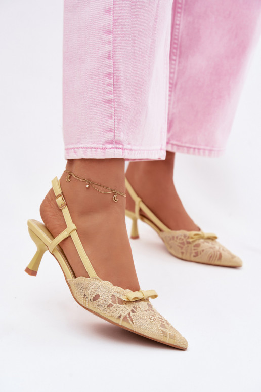 Schnürsandalen Feminin Ermöglicht obcasie mit Bändern gelbe Farbe Es mussribelle