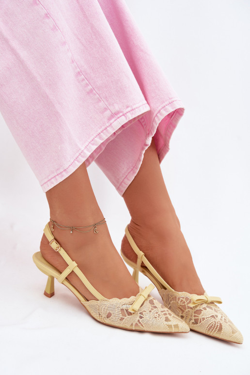 Sandales à lacets Féminin Activé obcasie avec des rubans couleur jaune Il fautribelle