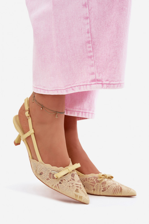 Sandales à lacets Féminin Activé obcasie avec des rubans couleur jaune Il fautribelle