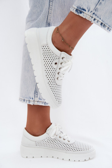 Peau avec des éléments ajourés chaussures Féminin Vinceza 79629 couleur blanche