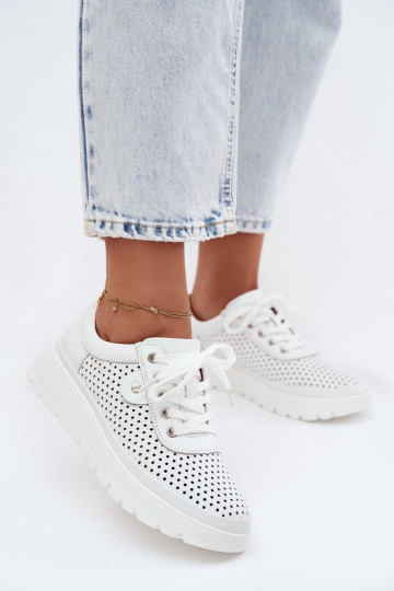 Peau avec des éléments ajourés chaussures Féminin Vinceza 79629 couleur blanche 2