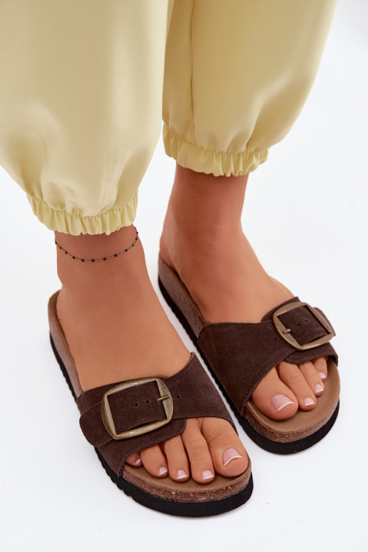 Chocoladekleurige nubuck dames slippers met gespen Emiline
