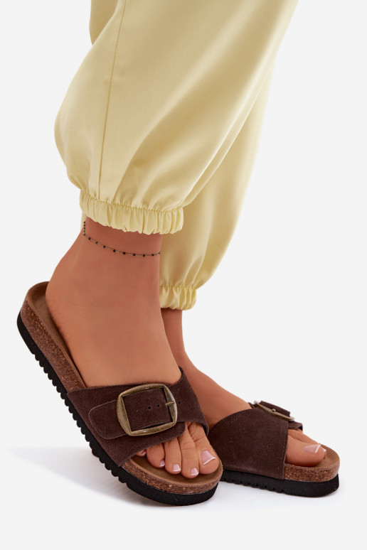 Chocoladekleurige nubuck dames slippers met gespen Emiline