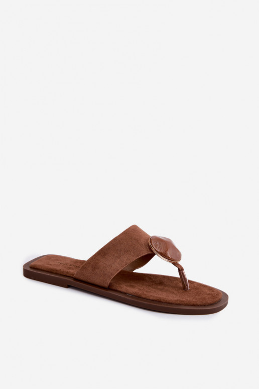 gelijk aan Slippers Slippers Dames met ornamenten van eco-suèdeoIne bruine kleur Selvessa