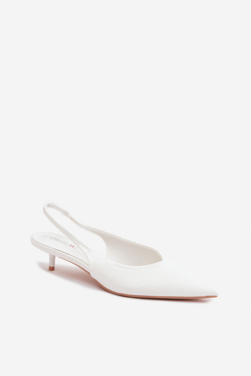Weiße lackierte Sandalen mit Kunstleder-Absätzen Averelle