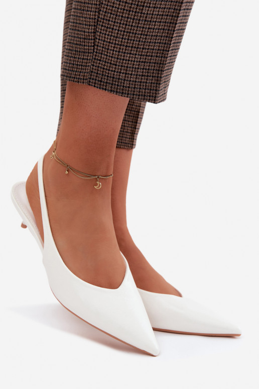 Sandales vernies blanches avec des talons en cuir synthétique Averelle