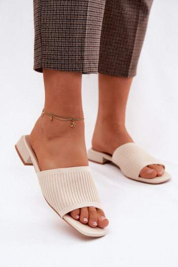 Elfenbeinfarbene Damenschuhe mit breiten Absätzen Belissea