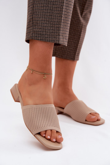 Zandkleurige dames slippers met brede hakken Belissea 2