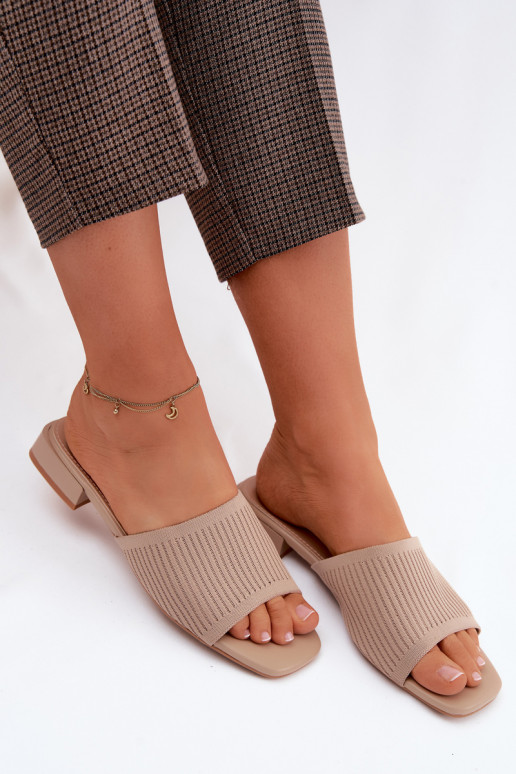  Pantoufles pour femmes avec des talons larges beige Belissea