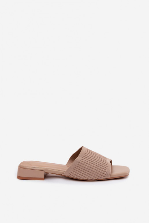 Zandkleurige dames slippers met brede hakken Belissea