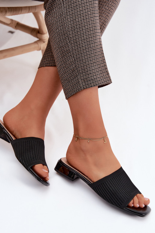  Pantoufles pour femmes avec des talons larges couleur noire Belissea