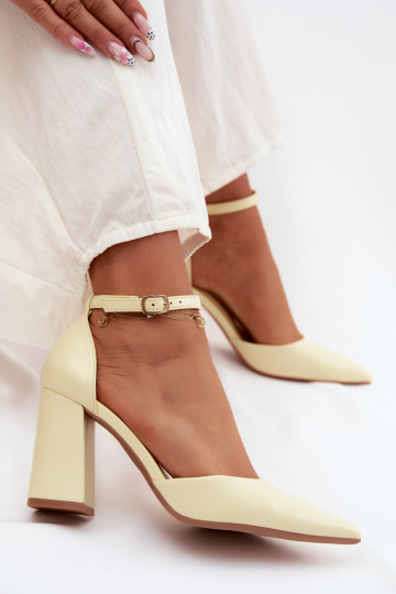 Chaussures avec des talonsImitacji Skóry couleur jaune Selvra