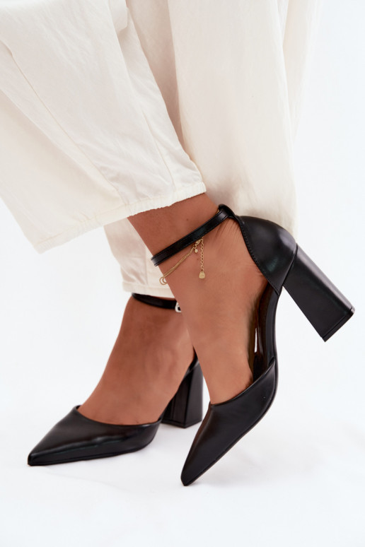 Pumps aus Kunstleder in Schwarz Selvra