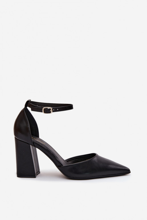 Pumps aus Kunstleder in Schwarz Selvra