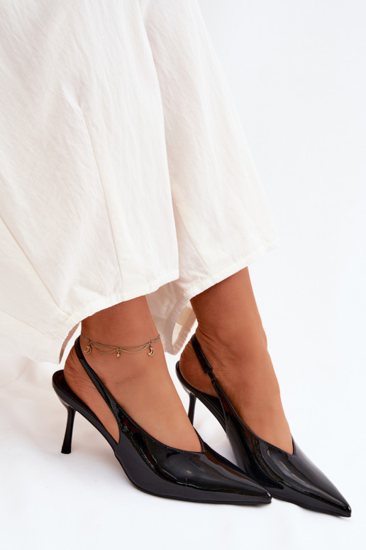 avec effet vernis chaussures à talons hauts des sandales en cuir écologique couleur noire Norvra