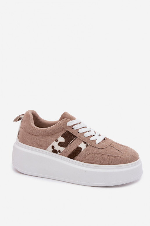 Chaussures modèle baskets Féminin avec une plateformeImitacji en daimu Łaty beige Averin