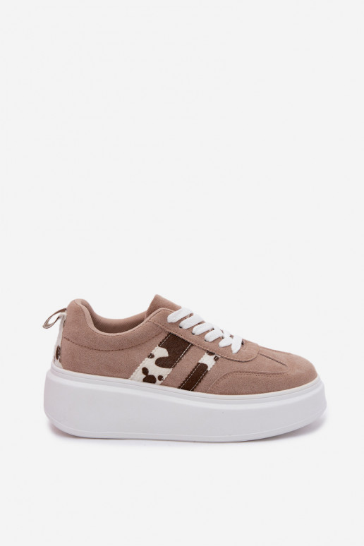 Chaussures modèle baskets Féminin avec une plateformeImitacji en daimu Łaty beige Averin