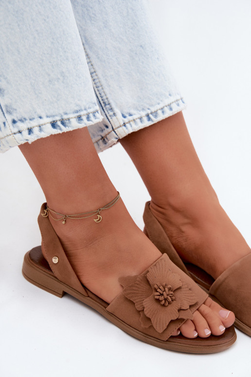 Peau Sandales en daim avec des talons larges Avec des décorations Une fleur Zazoo 407471 marron