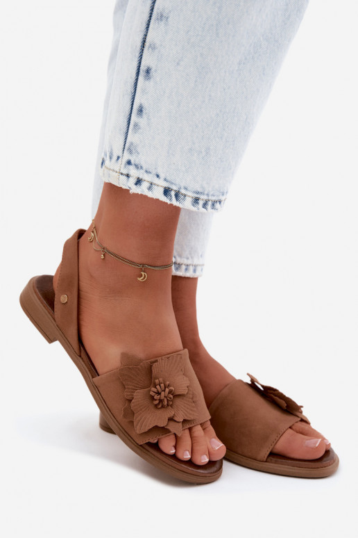 Peau Sandales en daim avec des talons larges Avec des décorations Une fleur Zazoo 407471 marron