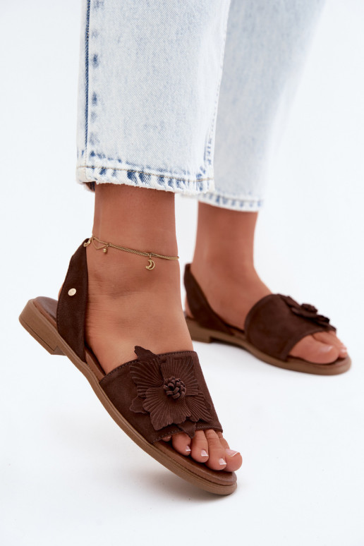 Peau Sandales en daim avec des talons larges Avec des décorations Une fleur Zazoo 407471 CzekoladoÀe