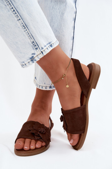 Sandales en daim avec talons larges et fleurs décoratives Zazoo 407471 en chocolat 2
