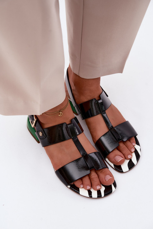 Sandales pour femmes avec effet verni Tai turiciejka K7455-01 noir