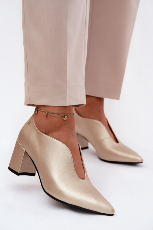 Peau chaussures Féminin avec des talons Il fautciejka K7469-26 couleur dorée