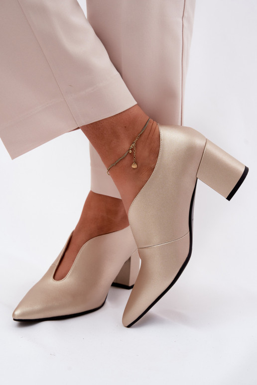 Peau chaussures Féminin avec des talons Il fautciejka K7469-26 couleur dorée