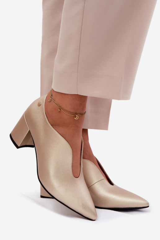 Peau chaussures Féminin avec des talons Il fautciejka K7469-26 couleur dorée