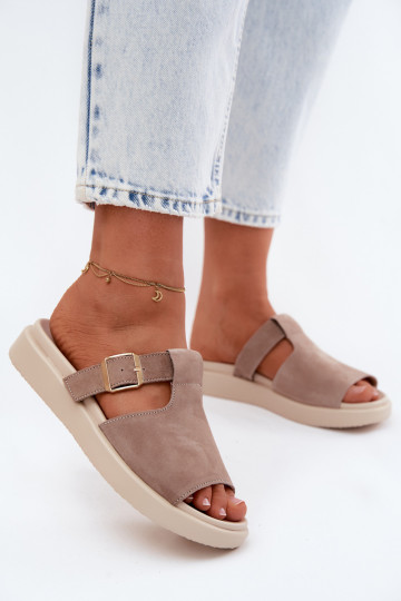 Damen Slipper aus Kunstwildleder mit goldenen Schnallen in sandfarbener Zemela