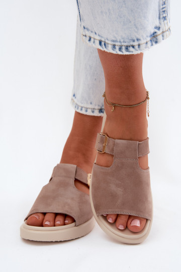Dames faux suede platformslippers met gouden gespen in zandkleur Zemela 2